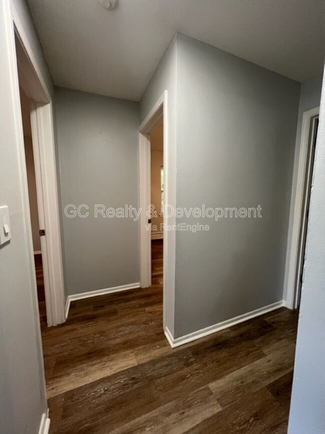 Building Photo - 312 N Warwick Ave