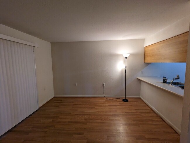 Building Photo - 317 Mabry St