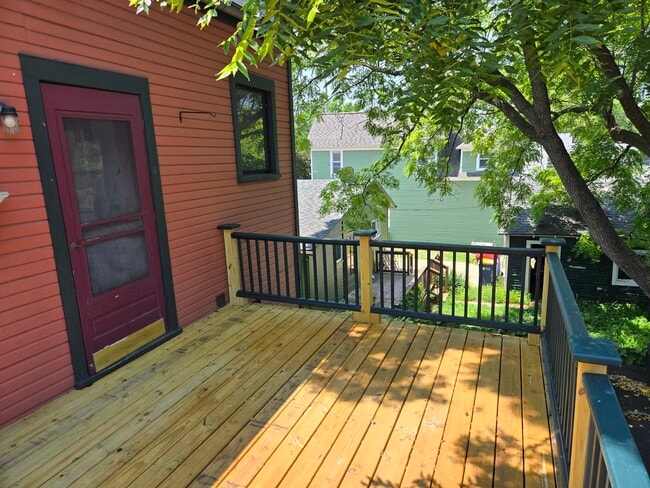 Foto del edificio - 1035 Wealthy St SE