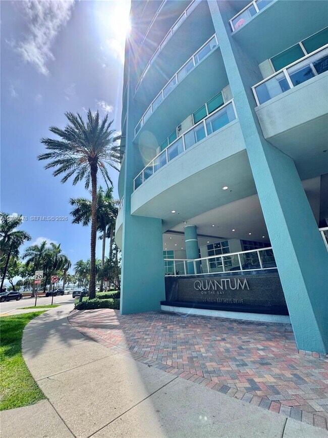 Foto del edificio - 1900 N Bayshore Dr