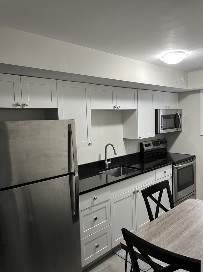 Building Photo - 635 Chippawa