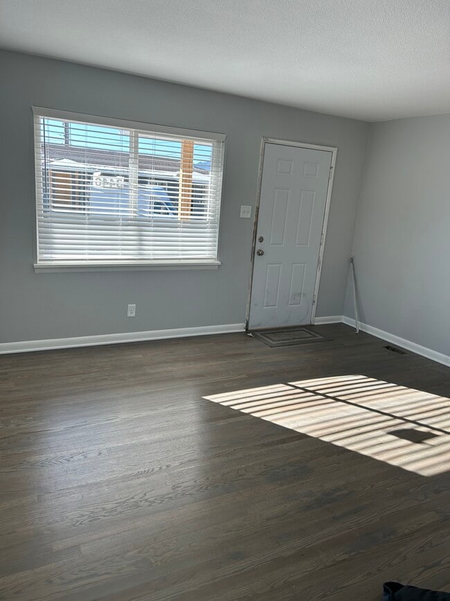 Living Room - 3410 N Cascade Ave