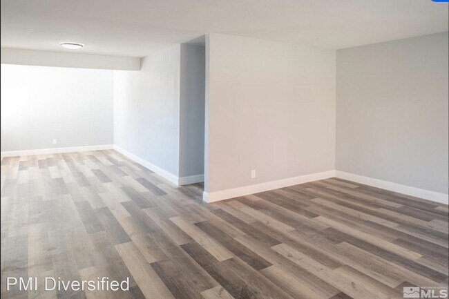 Foto del edificio - 3 br, 2 bath House - 180 Eric Avenue