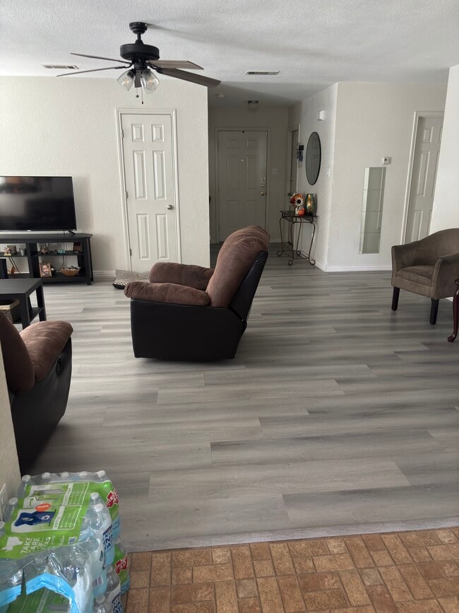 Building Photo - 1103 Travis Cir