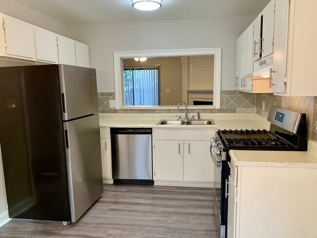 Foto del edificio - 1565 Oakpoint Dr