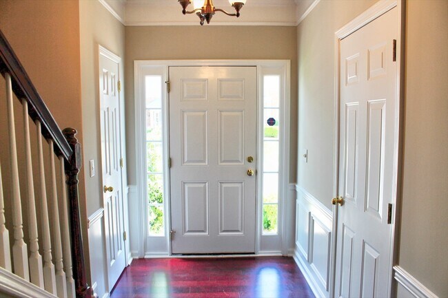 Foto del edificio - Great 2 Bedroom, 3 Floor Town Home with 1st Floor Bonus Room- Morrisville - Available July 15th!