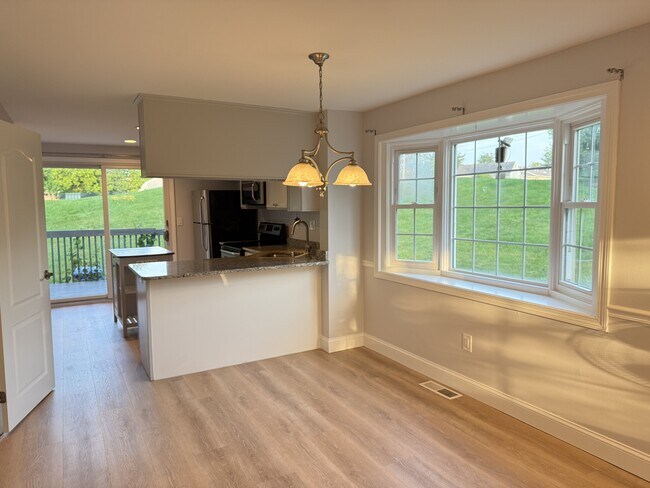 Foto del edificio - 221 Fox Hollow Dr