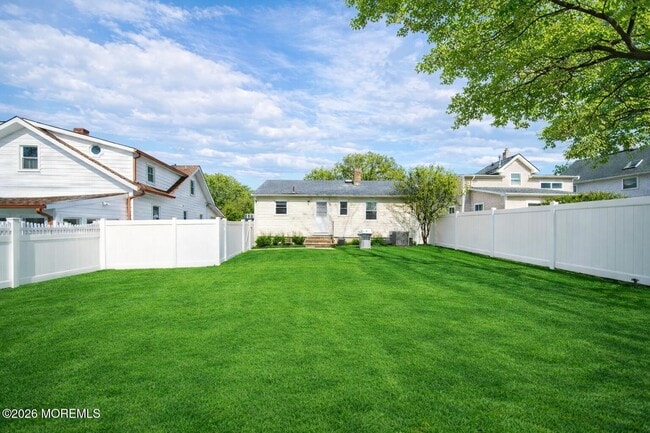 Building Photo - 32 Lake Ave