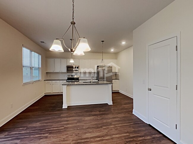 Building Photo - 2001 Bennett Dr