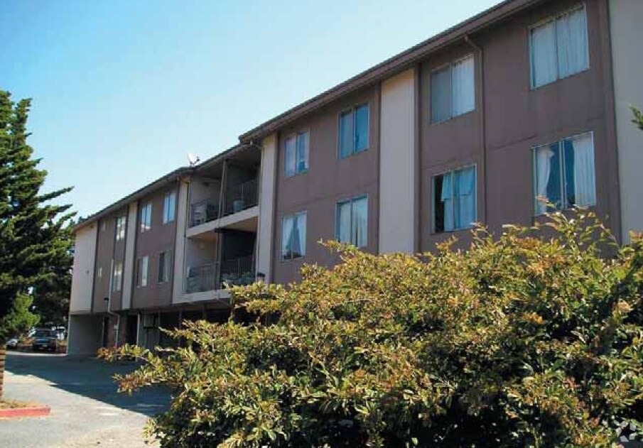 Building Photo - 30 Kent Ct