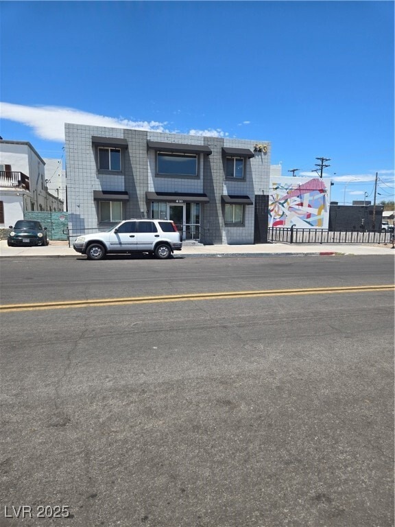 Building Photo - 223 N 9th St