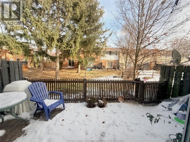 Photo du bâtiment - 3000 Meadowbrook Ln