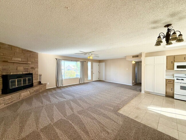 Building Photo - 3 Bed / 2 Bath Home In Prescott Valley!