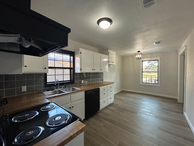 Foto del edificio - 117 S Main St