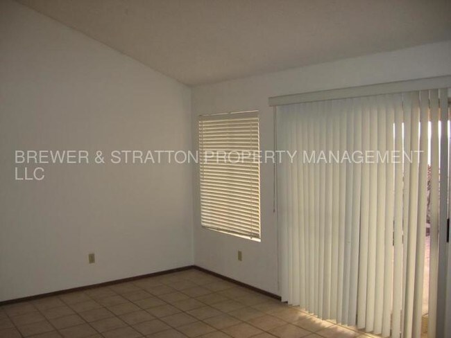 Building Photo - 876 W El Monte Pl