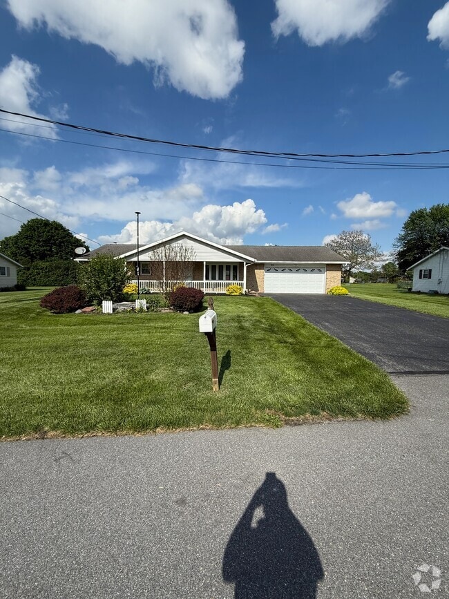 Building Photo - 85 Buckthorn Dr