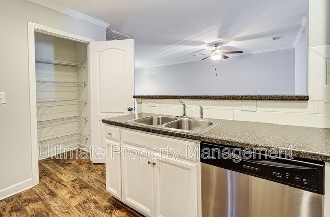 Foto del edificio - 1071 Bridgeport Way