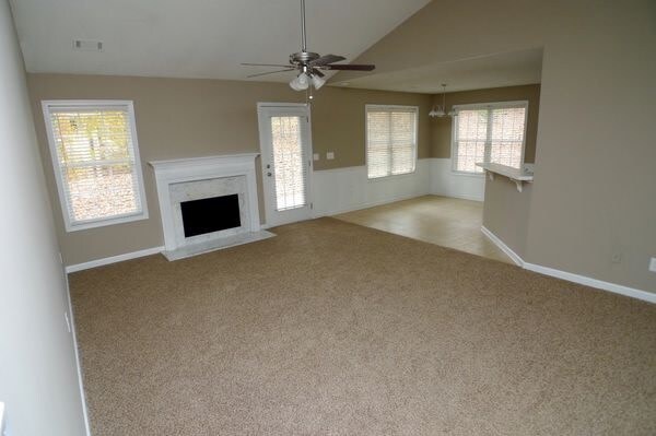 Building Photo - 1601 White Oak Dr