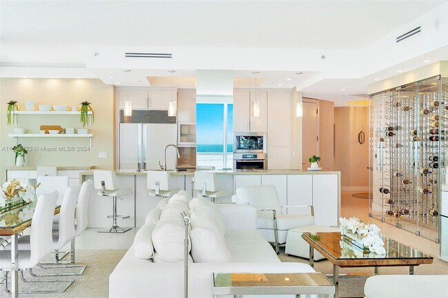 Foto del edificio - 100 South Pointe Dr