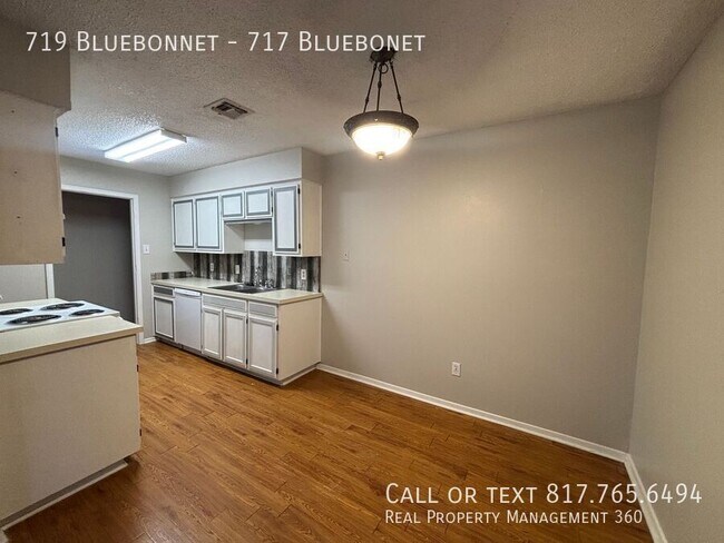 Foto del edificio - 719 Bluebonnet-717 Bluebonet
