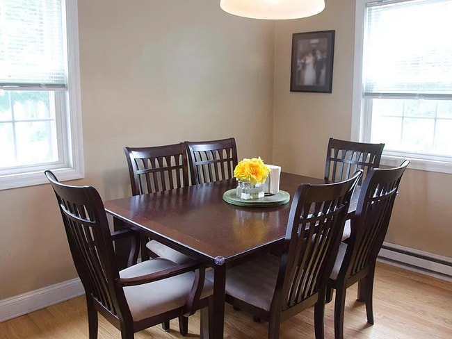 Photo - Bright and spacious end-unit townhouse