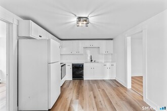 Building Photo - 30 Anthony St