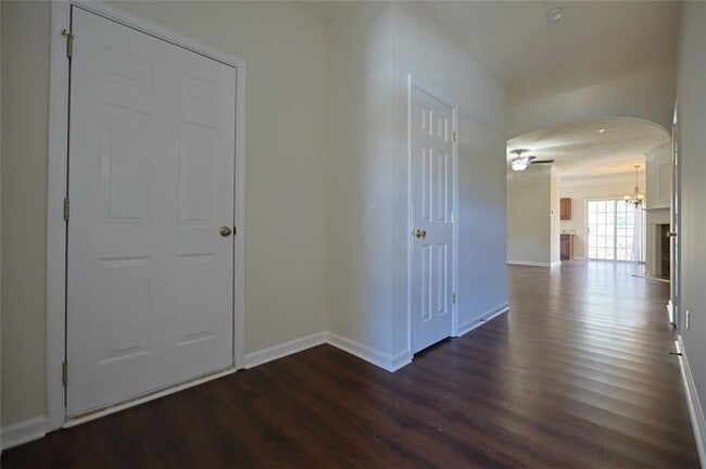 Building Photo - 220 Azalea Cir