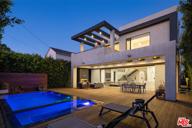 Building Photo - 607 N Curson Ave