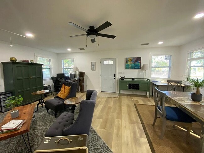 Building Photo - Beautiful Single family Home In Gulfport FL