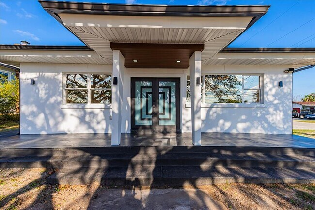 Building Photo - 2061 S Peninsula Dr