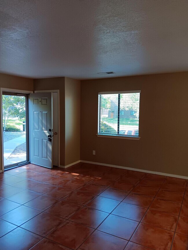 Foto del edificio - 5801 Lowell St NE