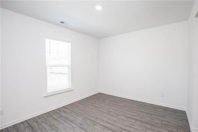 Building Photo - 101 Goshawk St