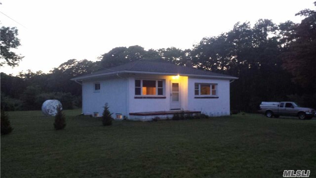 Primary Photo - 484 Wading River Rd