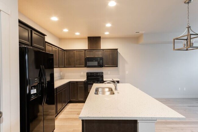 Building Photo - Townhomes at Bent Rock