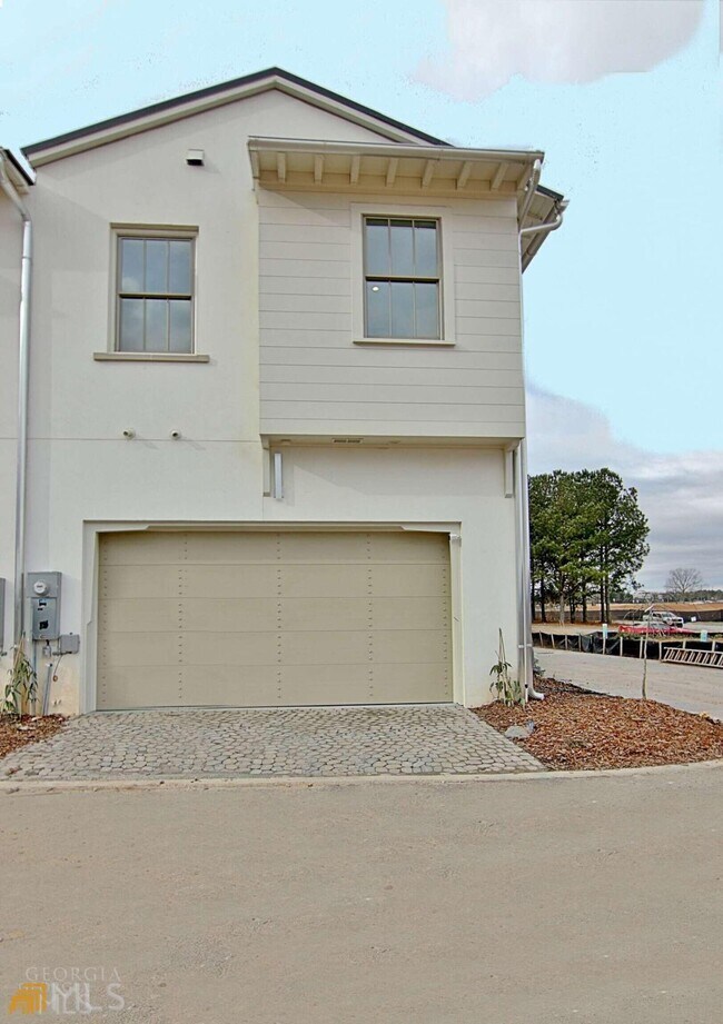 Building Photo - 640 Heatherden Ave