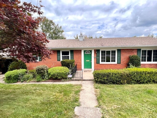Building Photo - 3 Bed 2 Bath- Hopewell Township Pa!