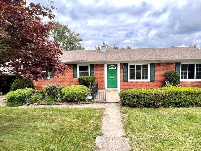 Foto del edificio - 3 Bed 2 Bath- Hopewell Township Pa!
