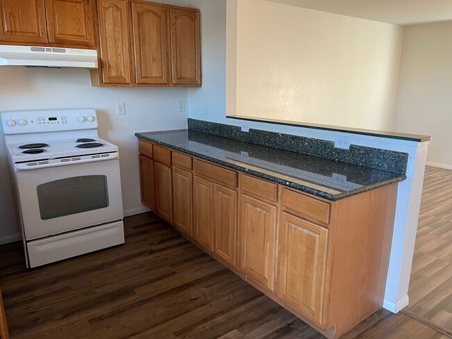 Building Photo - Clean 2 Bedroom Condo