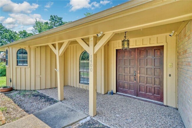 Foto del edificio - 1400 Merry Oaks Dr