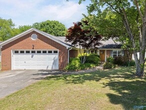 Building Photo - 104 Sleepy Hollow Ln