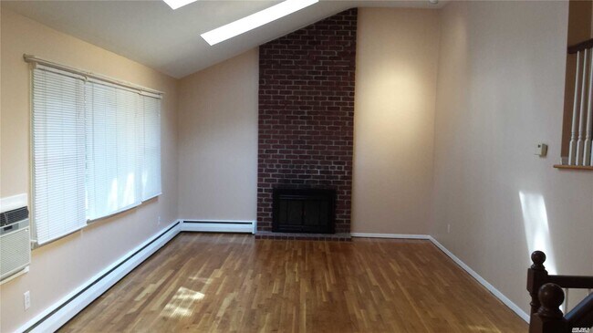 Building Photo - 1 Elvira Ct
