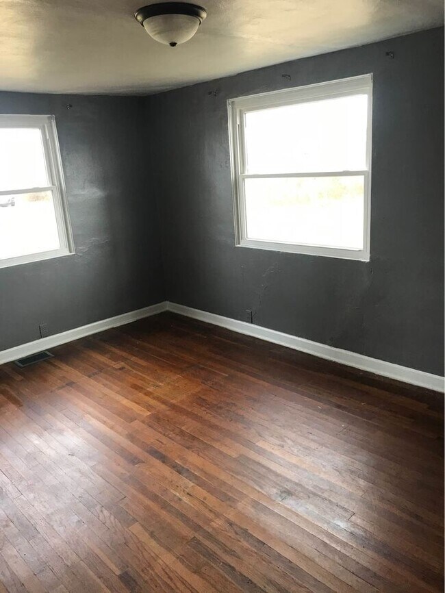 No Fumar - 5 Randolph Dr