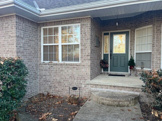 Building Photo - Great 3 Bedroom close to biking, hiking tr...