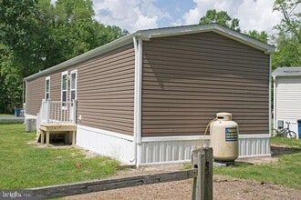 Building Photo - 16 Loxley Ln