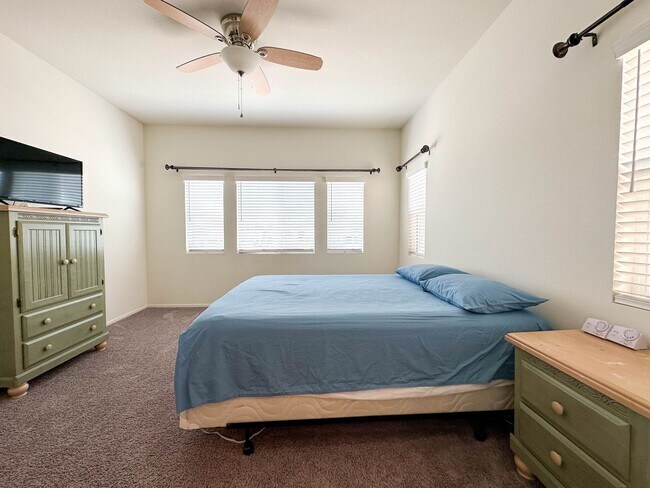 Foto del edificio - COMING SOON! * RARE OPPORTUNITY * SENIOR (55+) ROOM FOR RENT IN PRISTINE GATED COMMUNITY IN MENIFEE!