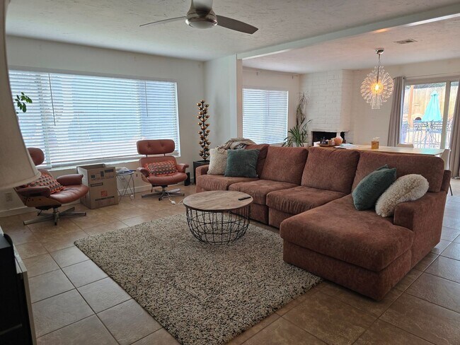 Foto del edificio - Furnished, 1-Year Long-Term Rental