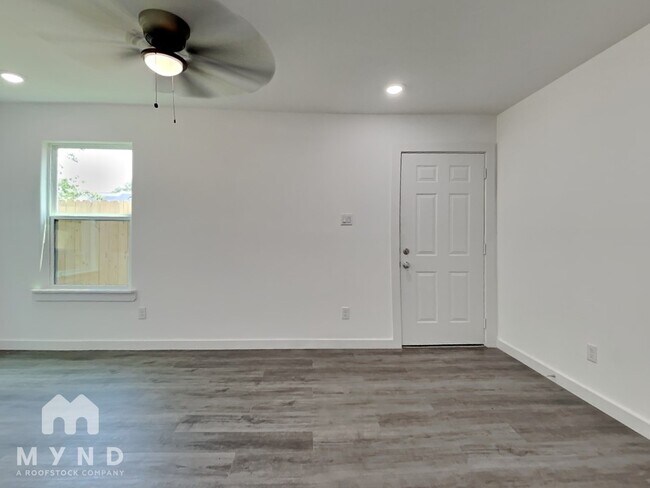 Foto del edificio - 7627 Sundown Dr