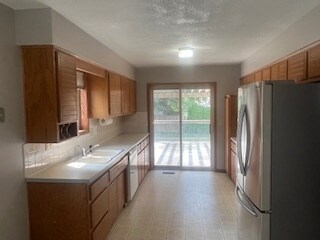 Foto del edificio - 8612 N Rhode Ave