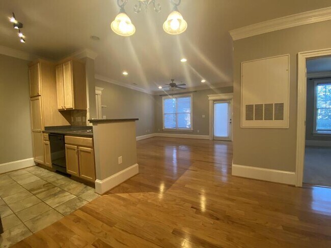 Foto del edificio - 214 Waterford Lake Dr