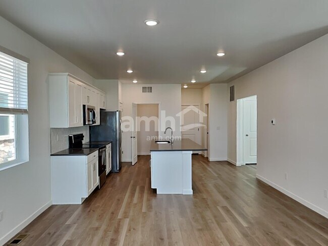 Foto del edificio - 304 N Addison Way